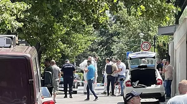 Atac la ambasada Israelului din Belgrad. Un barbat a tras cu o arbaleta intr-un politist. A fost impuscat mortal
