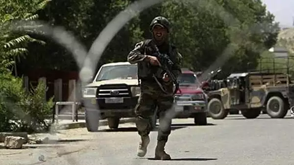 Atac sangeros in Afganistan. 5 morti si zeci de raniti