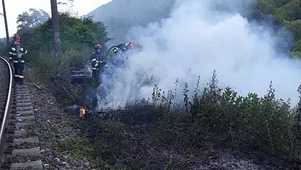 Au fost anuntate intarzieri ale trenurilor din cauza unor incendii de vegetatie