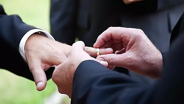 AUR cere referendum pentru familie dupa decizia CEDO privind casatoria intre persoanele de acelasi sex