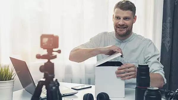 Autoritatile au pus ochii pe influenceri. Sunt amenintati ca raman fara conturi