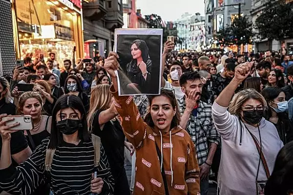 Autoritatile iraniene au recurs la violuri si tortura pentru a-i pedepsi pe cei arestati in urma protestelor din 2022, anunta Amnesty International