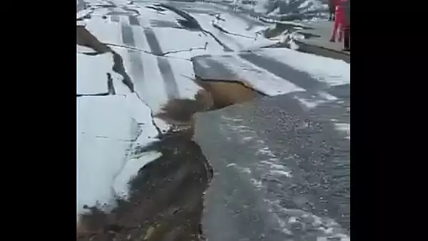 Autostrada rupta in doua dupa cutremurele din Turcia - VIDEO