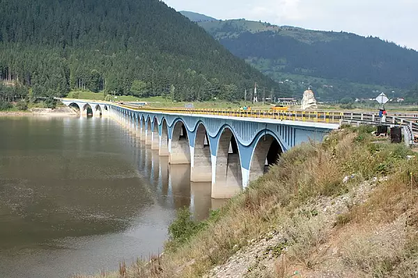 Autostrada Unirii, ,,semnatura" istorica pentru sectorul ce strabate judetul Neamt, prin Muntii Stanisoarei
