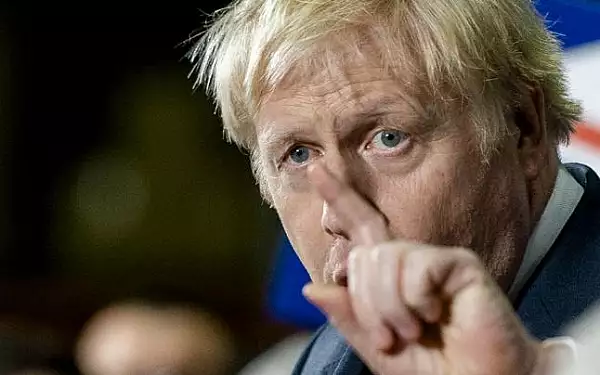Avertismentul lui Boris Johnson pentru britanici: respectati regulile sau petrecem Revelionul in lockdown
