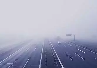 Avertizare ANM! Vreme rea in Romania! Ceata si ploaia ingreuneaza traficul rutier