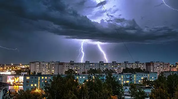 Avertizare meteo ANM de ploi si descarcari electrice | Lista localitatilor afectate de fenomene meteo extreme