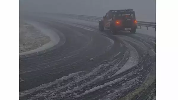 Avertizare Salvamont Gorj: Ninge pe Transalpina! Stratul de zapada ajunge aproape la 5 cm - VIDEO