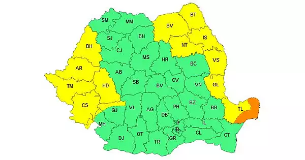 Avertizari meteo de ploi torentiale in 14 judete. HARTA zonelor afectate de cod portocaliu si galben