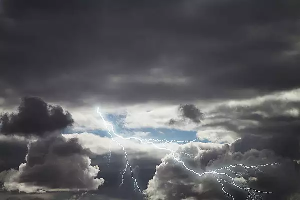 Avertizarile de fenomene meteo periculoase se extind si in sudul tarii. Mesaje RO-Alert pentru judetul Prahova