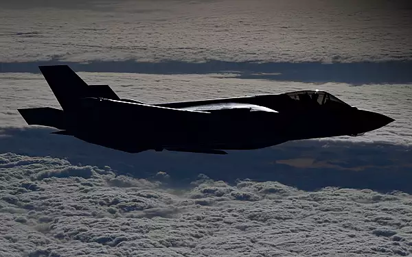 Avionul de 100 milioane de dolari disparut misterios, cautat cu ajutorul cetatenilor: ,,Cum naiba pierzi un F-35?"