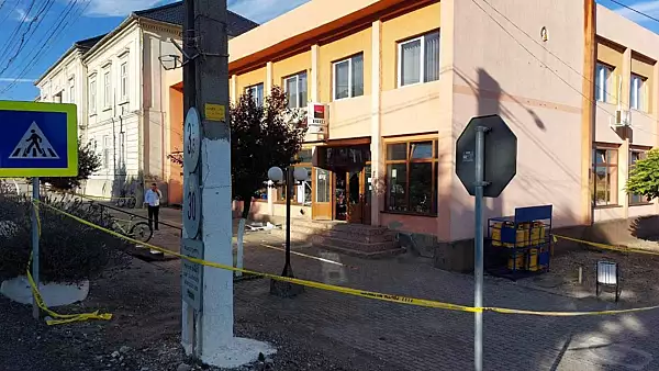 Bancomat INCENDIAT, la Arad! Au fost sustrasi 200.000 de lei. Cercetarile vor fi preluate de un procuror