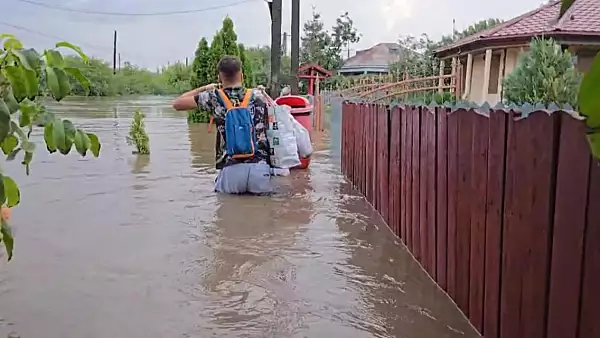 Bani de la Guvern pentru sinistratii de la inundatii. Cat va primi pentru electrocasnice fiecare familie