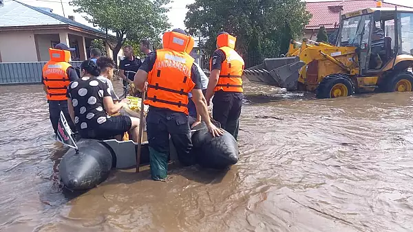 Bani pentru sinistrati. Consiliul Judetean Galati aloca, in urma inundatiilor, 936.000 de lei din fondul de rezerva bugetara