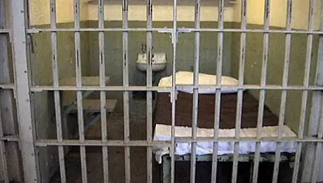 Barbatul care si-a incendiat celula, la Penitenciarul Rahova, este cunoscut cu probleme psihice 