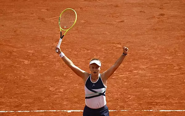 Barbora Krejcikova a castigat turneul de la Wimbledon. Tenismena a invins-o pe Jasmine Paolini