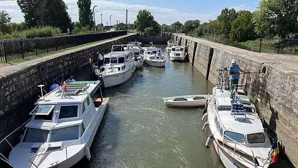 Barci din Serbia au trecut vama pe Canalul Bega si au ajuns la Timisoara, ca sa reinvie o traditie veche de 155 de ani