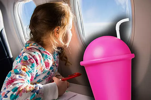 Bautura pe care copiii nu au voie sa o bea in avion. Este foarte periculoasa