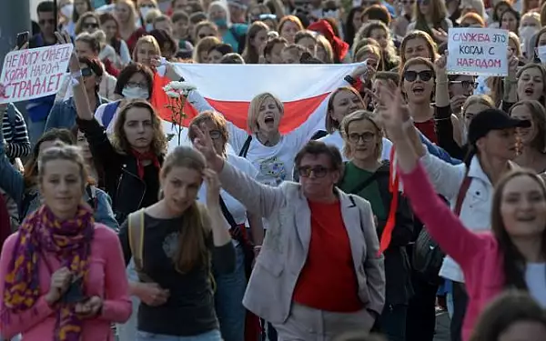 Belarus. Oamenii au iesit in strada la proteste dupa ce Lukasenko si-a aranjat o investire intempestiva VIDEO