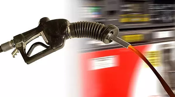 Benzina, mai scumpa decat motorina pentru prima data in ultimele 10 luni