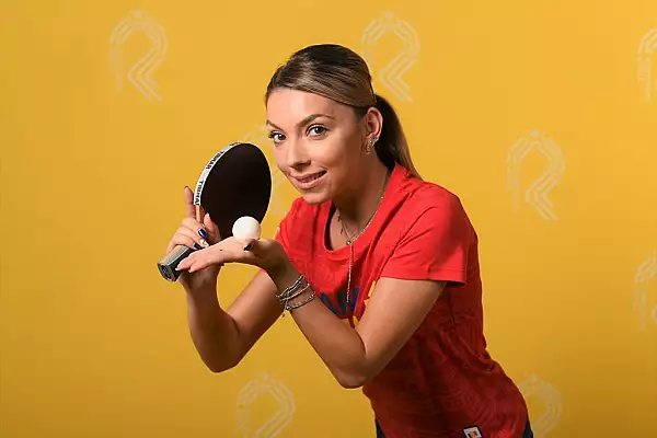Bernadette Szocs a castigat medalia de aur la CE de tenis de masa, alaturi de Sofia Polcanova! Doua romance, invinse in finala