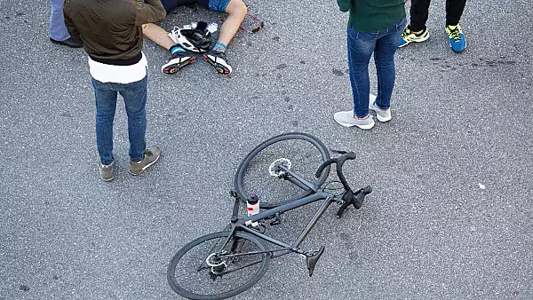 Biciclist accidentat mortal si lasat intr-o balta de sange, pe o sosea din Arges