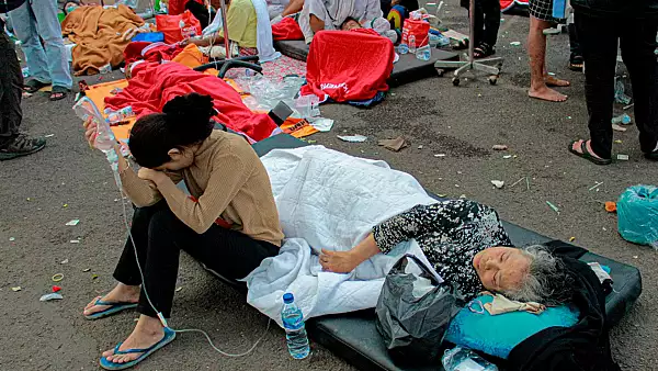 Bilantul seismului din Indonezia a ajuns la 252 de morti. Cea mai mare parte a lor sunt elevi aflati la ore in timpul producerii cutremurului