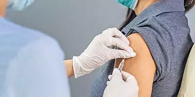 BioNTech: Vineri va fi depusa cererea de autorizare a vaccinului anti-COVID. Este posibila lansarea lui in decembrie