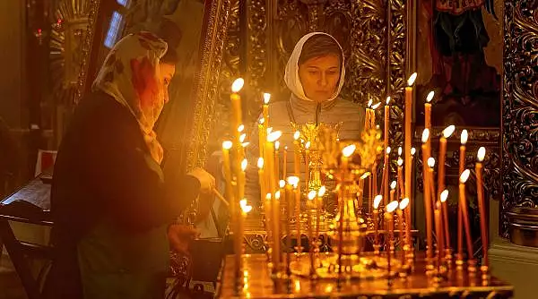 biserici-pline-in-prima-zi-de-paste-preotul-gabriel-cazacu-despre-invierea-mica-reprezinta-continuarea-bucuriei-de-azi-noapte.webp