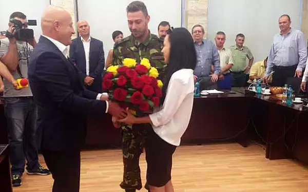 Bogdan Dragomir, militarul ranit in Afganistan, a fost prezent la sedinta CJ Buzau