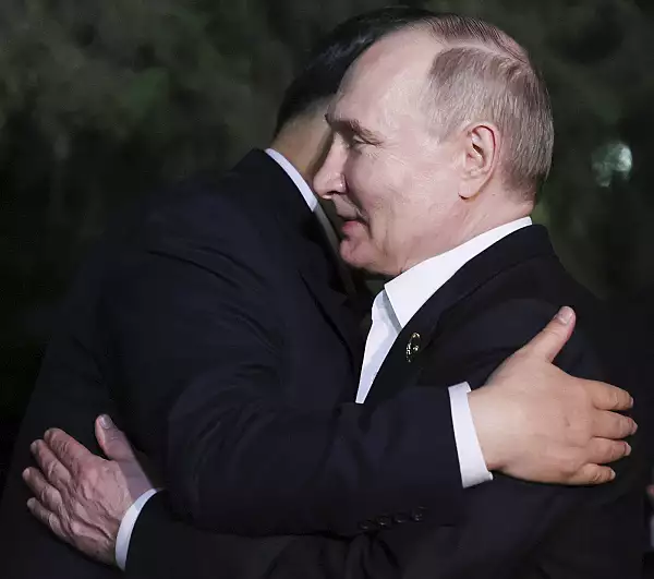 ,,Bravo lor": Casa Alba ironizeaza imbratisarea dintre Xi si Putin