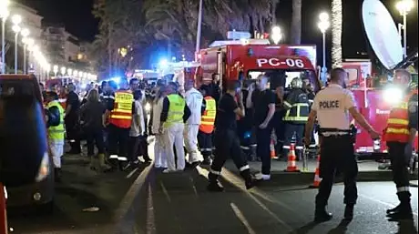 BREAKING NEWS: Atac la Nisa, de Ziua Nationala a Frantei. Cel putin 77 de oameni au murit