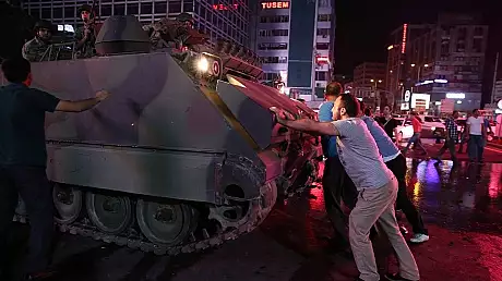 BREAKING NEWS: LOVITURA DE STAT militara esuata in Turcia. Guvernul e "in control". Explozii in Istanbul si Ankara