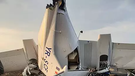 BREAKING NEWS: Un avion de mici dimensiuni s-a prabusit la Nehoiu! Sunt doua victime