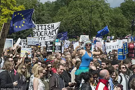 BREXIT. Proteste de amploare la Londra. Mii de oameni protesteaza fata de decizia de iesire din UE
