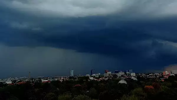 Bucurestiul, mica Venetie din Balcani, dupa o ploaie de numai cateva minute! FOTO/VIDEO