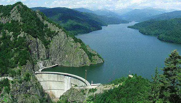 Burduja ii baga in sedinta pe greii din energie. Codul rosu e de vina. Romania, aproape de blackout