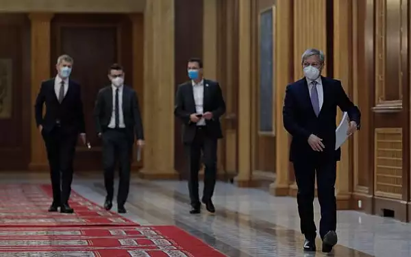 Cabinetul Ciolos, la testul votului. Ciolos: Va cer un vot pentru un guvern de criza / Parlamentarii PSD: Du-te acasa! LIVE VIDEO