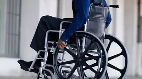 Camera Deputatilor va achizitiona platforme autoridicatoare pentru persoane cu dizabilitati 