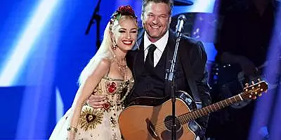 Cantaretii Gwen Stefani si Blake Shelton s-au logodit: ,,Multumesc pentru ca mi-ai salvat anul 2020"