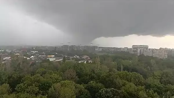 Capitala si judetul Ilfov, lovite de VIJELII! Locuitorii au primit mesaj RO-Alert de vreme extrema GALERIE FOTO