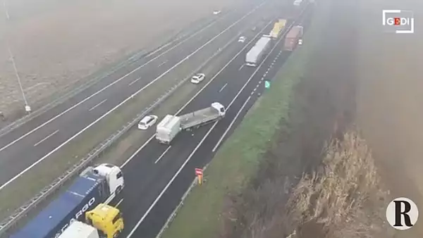 Carambol cu 100 de autovehicule pe o autostrada din Italia. Doi oameni au murit si zeci au fost raniti: care a fost cauza  VIDEO