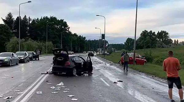Carambol cu cinci masini si noua victime in urma unui accident rutier la iesirea din Botosani