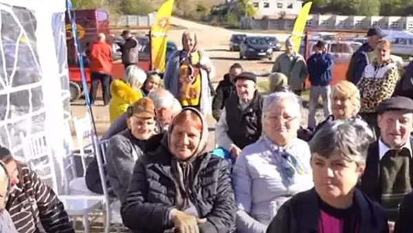 Caravana Medicala a ajuns in judetul Buzau. Peste 100 de oameni din comuna Glodeanu Silistea au beneficiat de servicii medicale gratuite - VIDEO