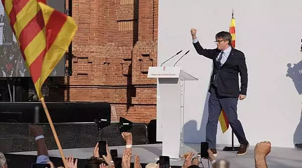 Carles Puigdemont le face cu mana, din Belgia, politistilor spanioli. A fugit din tara inca de joi, dupa ce a intrat, marti, in Spania