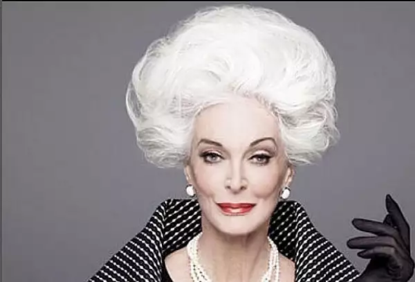 Carmen Dell' Orefice, cel mai in varsta model din lume, are 92 de ani: ,,Sa ne ingrijim, sa ne iubim!" VIDEO