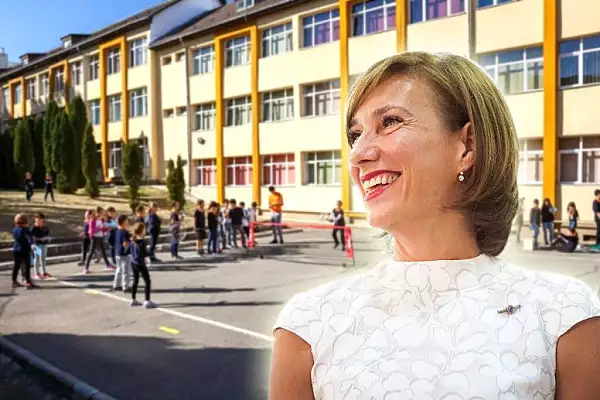 Carmen Iohannis, aparitie dezinvolta in prima zi de scoala. Cu o rochie lejera, sotia presedintelui Romaniei a surprins pe toata lumea