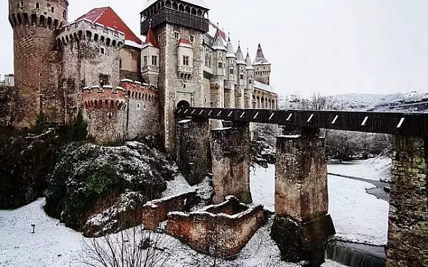 Castelul Corvinilor in anul pandemiei de COVID 19. Ce venituri a adus Hunedoarei si cati turisti l-au vizitat