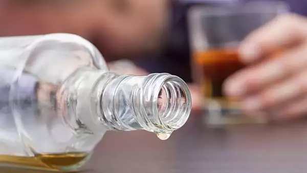 Cat alcool a putut sa bea un tanar din Buzau inainte de a-si ucide tatal, in fata unui copil de 12 ani