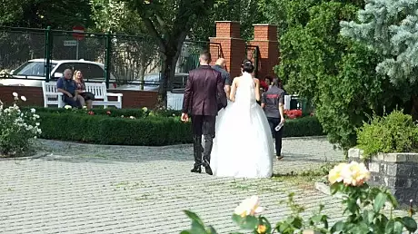 Ce se intampla la Timisoara, in timp ce mirele si mireasa fac fotografii de nunta. E socant!